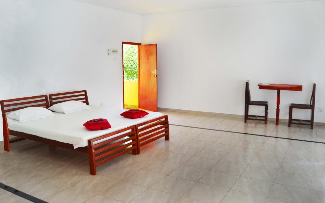 The Citadel Guest House Hikkaduwa Bagian luar foto